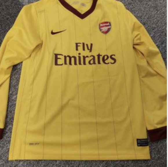 Arsenal 2010 away shirt